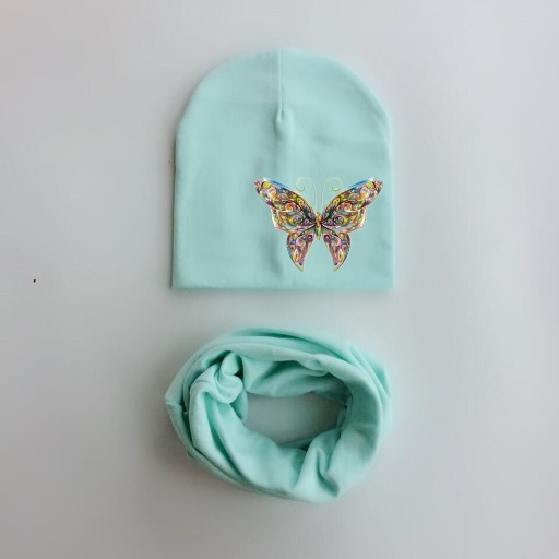 Detský set čiapky a nákrčník s motýľom