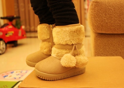 Dívčí zimní boty s bambulkami