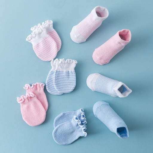 Dojčenský set rukavice a ponožky 4 páry