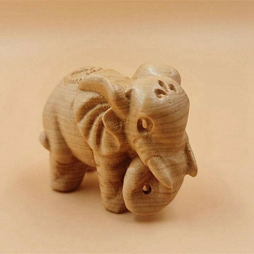 Dřevěná soška slona