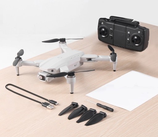 Drone kamerával és tartalék akkumulátorokkal
