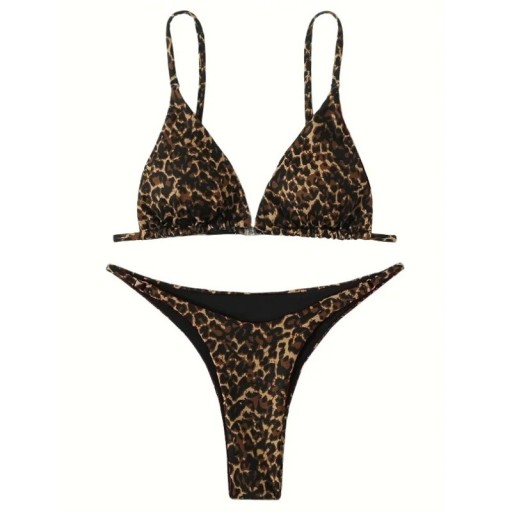 Dwuczęściowy damski strój kąpielowy bikini z trójkątnym topem w panterkę, regulowanymi ramiączkami i stringami. Strój kąpielowy na lato