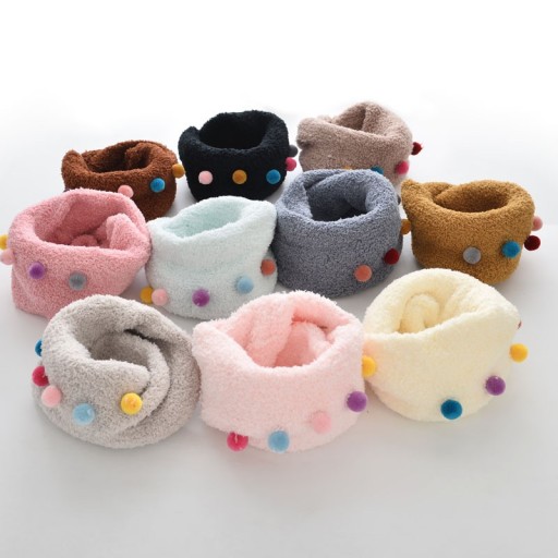 Écharpe pour enfants avec pompons
