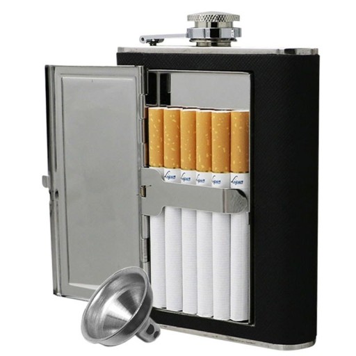 Eine Zigarettenspitze mit Zigarettenetui