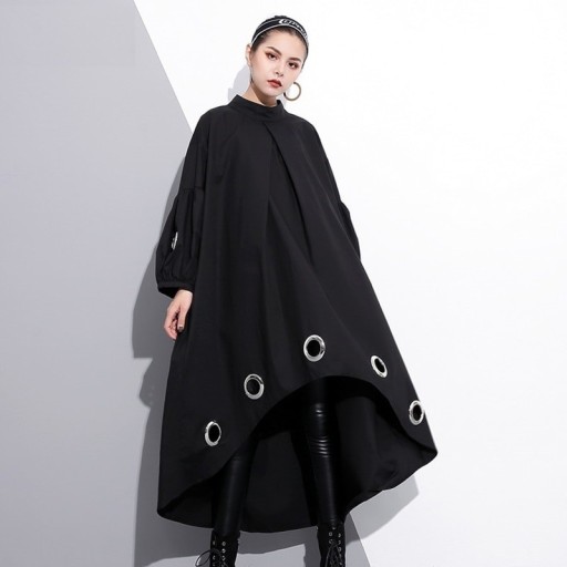 Ekstrawagancka czarna sukienka maxi