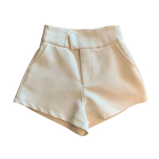Elegáns, magas derekú női nyári rövidnadrág, egyenes szabású. Stílusos rövidnadrág szabadidőre és munkába. Kényelmes és modern női viselet.