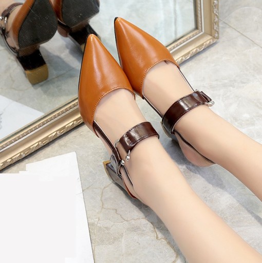 Elegante pumps med spænde J1297