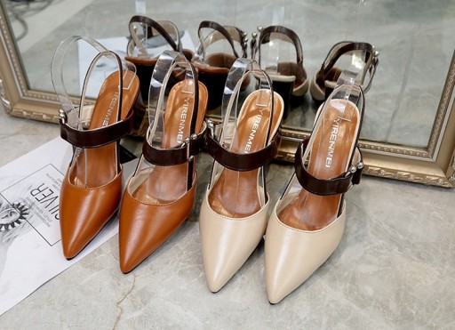 Elegante pumps med spænde J1297
