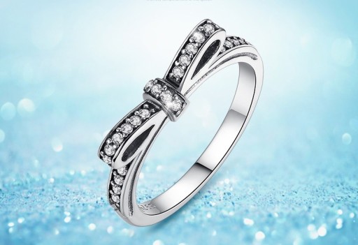 Eleganter Ring mit Zirkon