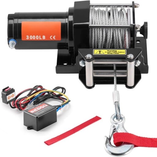 Elektrický naviják 12V s ocelovým lanom 1360 kg 28,5 × 10,5 × 10,2 cm čierny kompaktný naviják pre auto a manipuláciu s nákladom