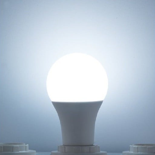 Energiatakarékos LED izzó J1360