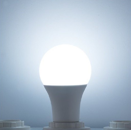 Energibesparende LED-pære J1360