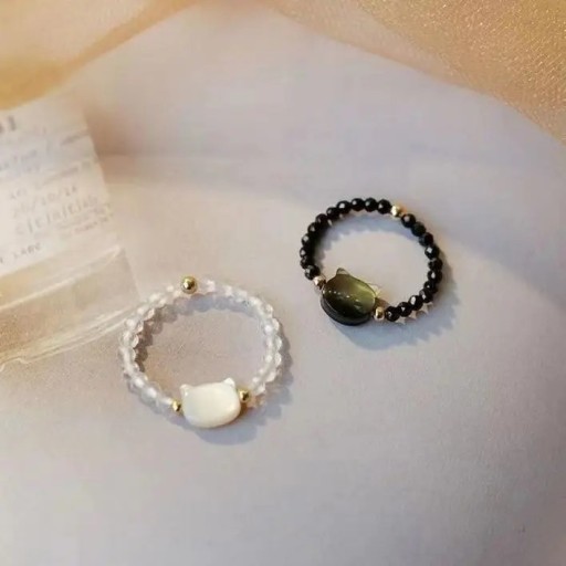 Ensemble de 2 anneaux en perles élastiques avec motif de chat, variante noire et blanche en duo, délicats accessoires ludiques pour deux personnes