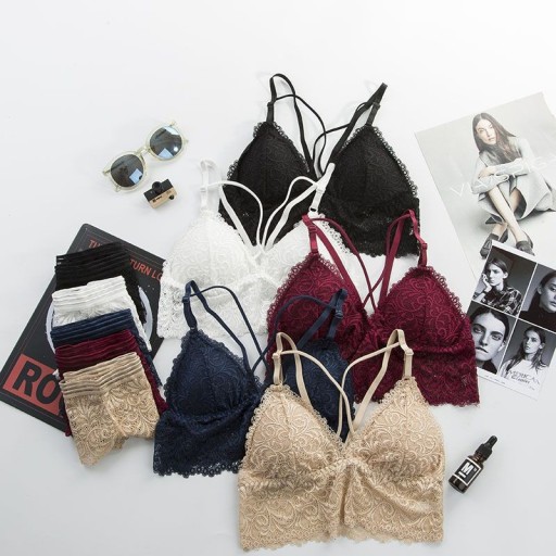 Ensemble en dentelle - Soutien-gorge et culottes