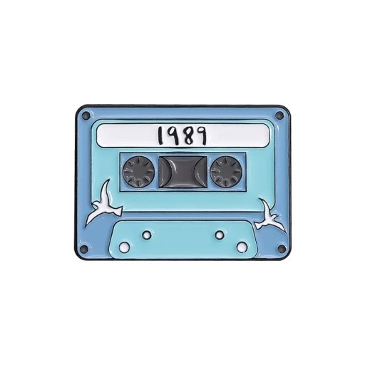 Épinglette émaillée cassette musicale 1989 environ 2,8 × 2 cm broche en métal bleue rétro insigne pour revers sac à dos vêtement