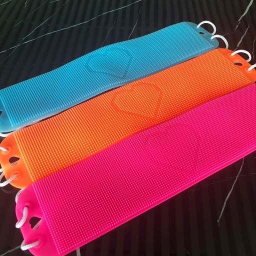 Esponja de massagem em silicone para as costas