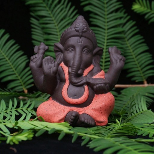 Estatua de cerámica del dios Ganesha
