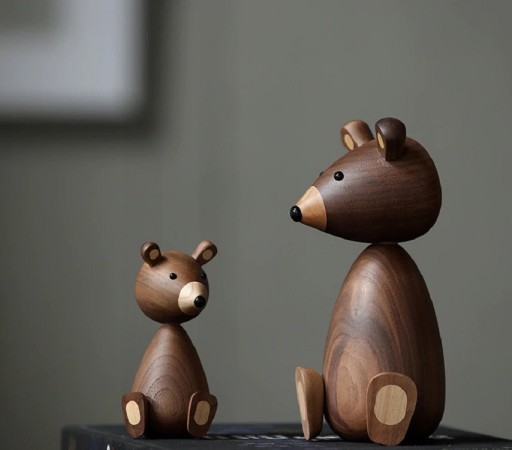 Estatuilla de oso de madera