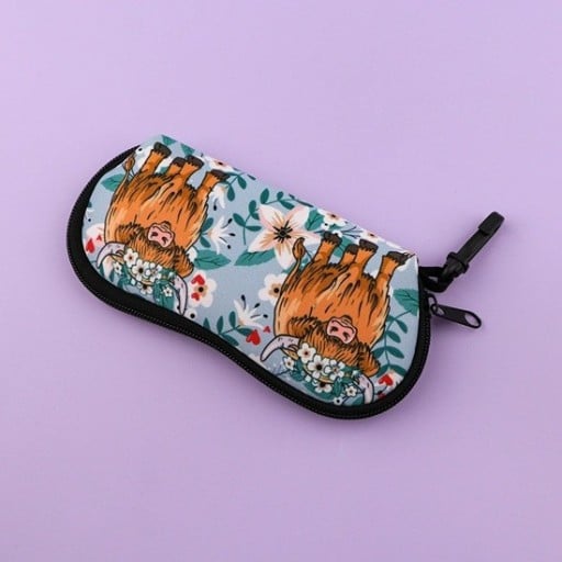 Etui na okulary 17,9 x 8,5 cm z motywem jaków i kwiatów Etui zapinane na suwak z karabińczykiem Etui ochronne na okulary przeciwsłoneczne i korekcyjne
