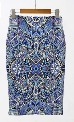 Falda elegante de mujer con un patrón interesante J503