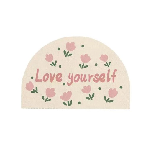 Félkör alakú fürdőszobai szőnyeg rózsaszín virágokkal és a Love Yourself felirattal, 50 x 80 cm, krém színű dekoráció a fürdőszoba bejáratához