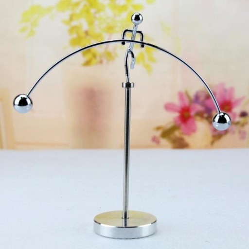 Figura decorativa con pendolo