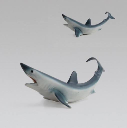 Figurine requin A565