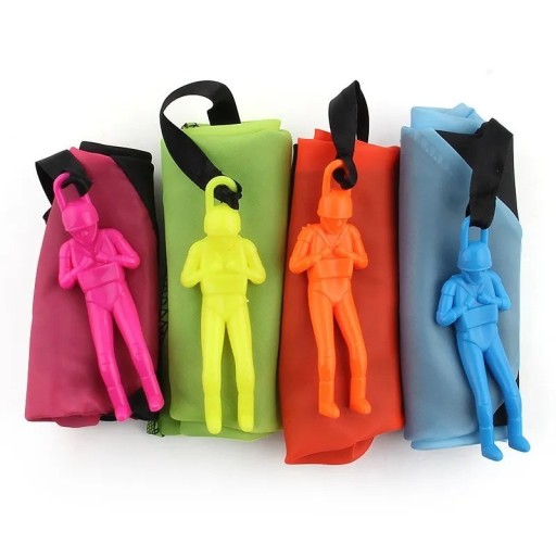 Figurines à lancer avec parachute 4 pcs