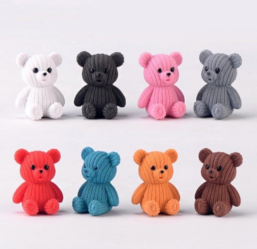 Figurinha de plástico de urso