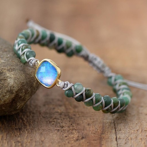 Flätat armband i natursten