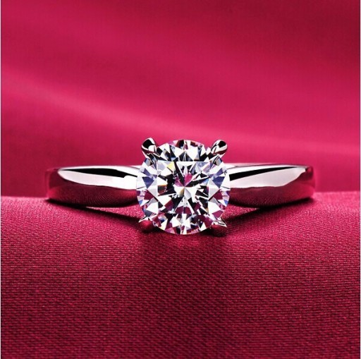 Forlovelsesring med zirkon