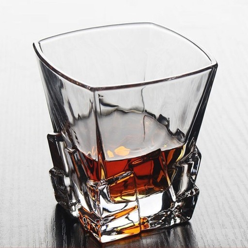 Formet whiskyglas