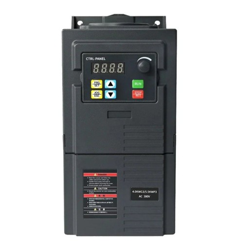 Frekvenční měnič 0,75 kW 220 V jednofázový vstup třífázový výstup proud 3,8 A frekvence 0-400 Hz vektorové i V/F řízení šedý na motor