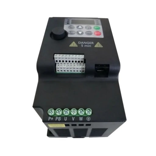 Frekvenční měnič 0,75 kW regulátor otáček motoru vstup 220 V výstup 380 V funkce PID 145 x 110 x 85 mm černý na čerpadlo a motor