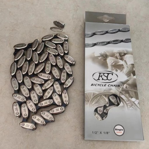 FSC Olive lánc egysebességes kerékpárokhoz, 100 láncszem, 1/2" x 1/8", gyorszárral, alkalmas fix áttétekhez és hegyi kerékpárokhoz