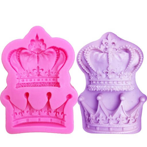 Fuente para hornear con forma de corona real