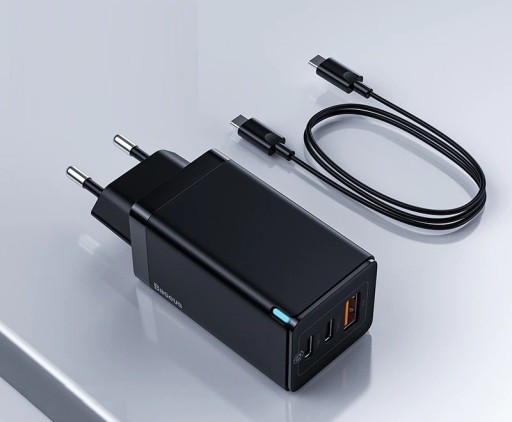 GaN Quick Charge-oplader med kabel