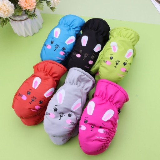 Gants d'enfants avec un lapin