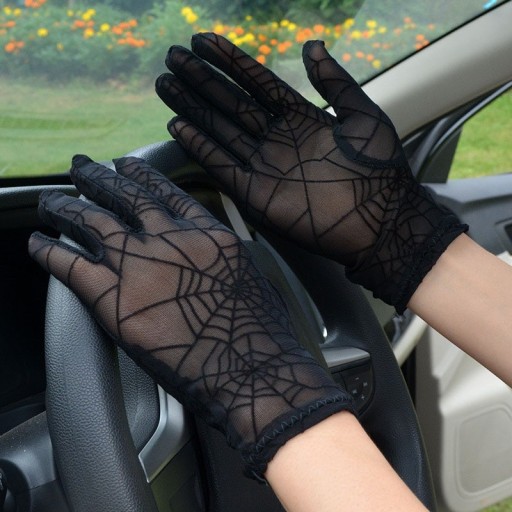Gants de femme avec des toiles d'araignée
