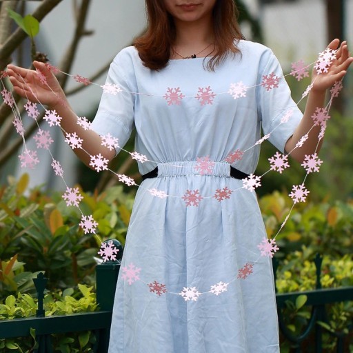 Ghirlanda de Crăciun cu fulgi de zăpadă