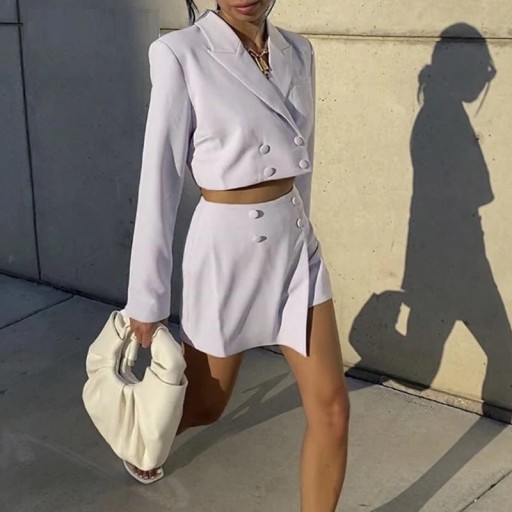 Giacca corta da donna e pantaloni