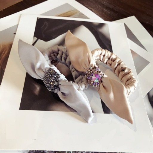 Gomma per capelli elegante con strass