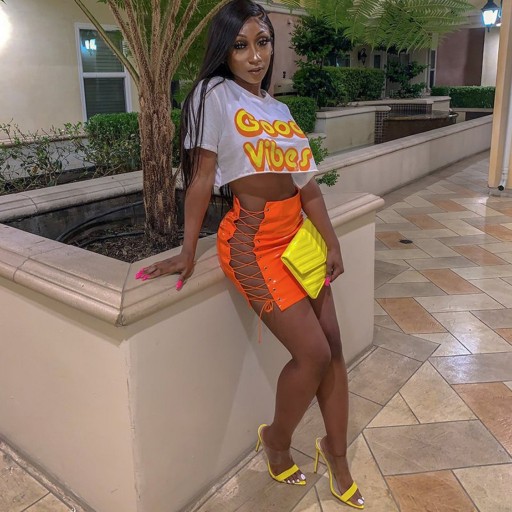 Gonna in pelle da donna con lacci laterali