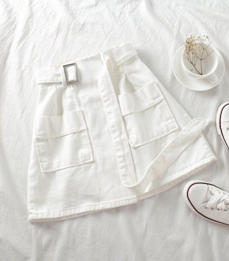 Gonna mini in denim con cintura