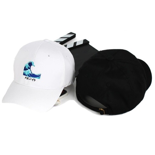 Gorra con ola de mar
