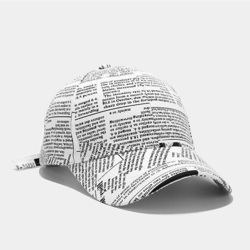 Gorra con temática de periódico