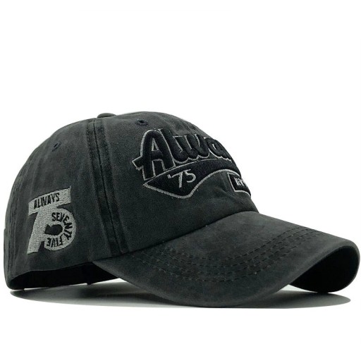 Gorra de hombre con inscripción T73