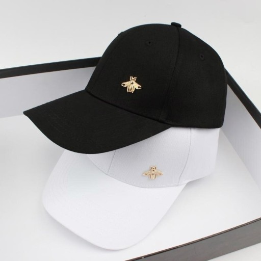 Gorra feminina com abelha