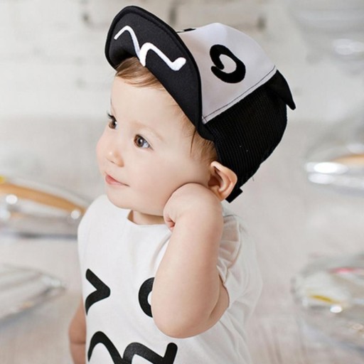 Gorra infantil en color blanco y negro