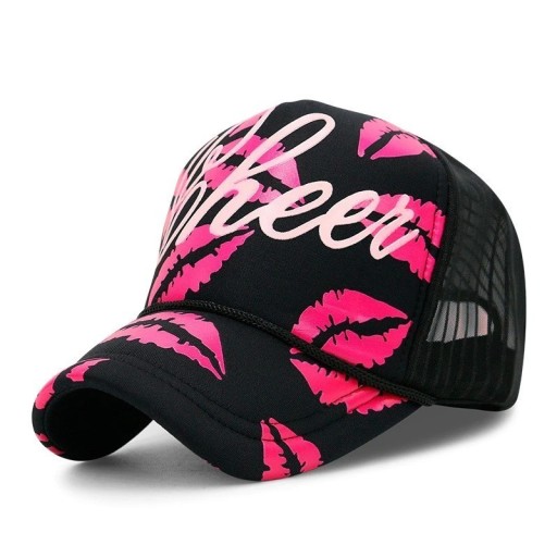 Gorra trucker feminina com lábios